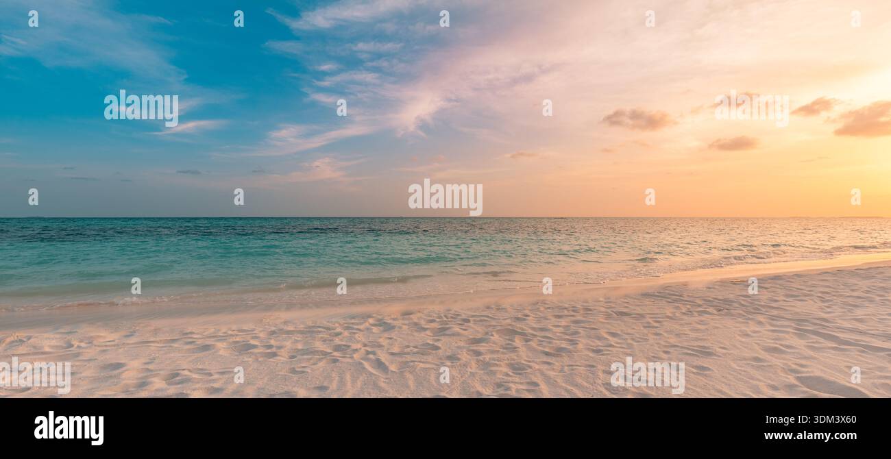 Colorful sunset ocean coast hi-res stock photography and images - Alamy