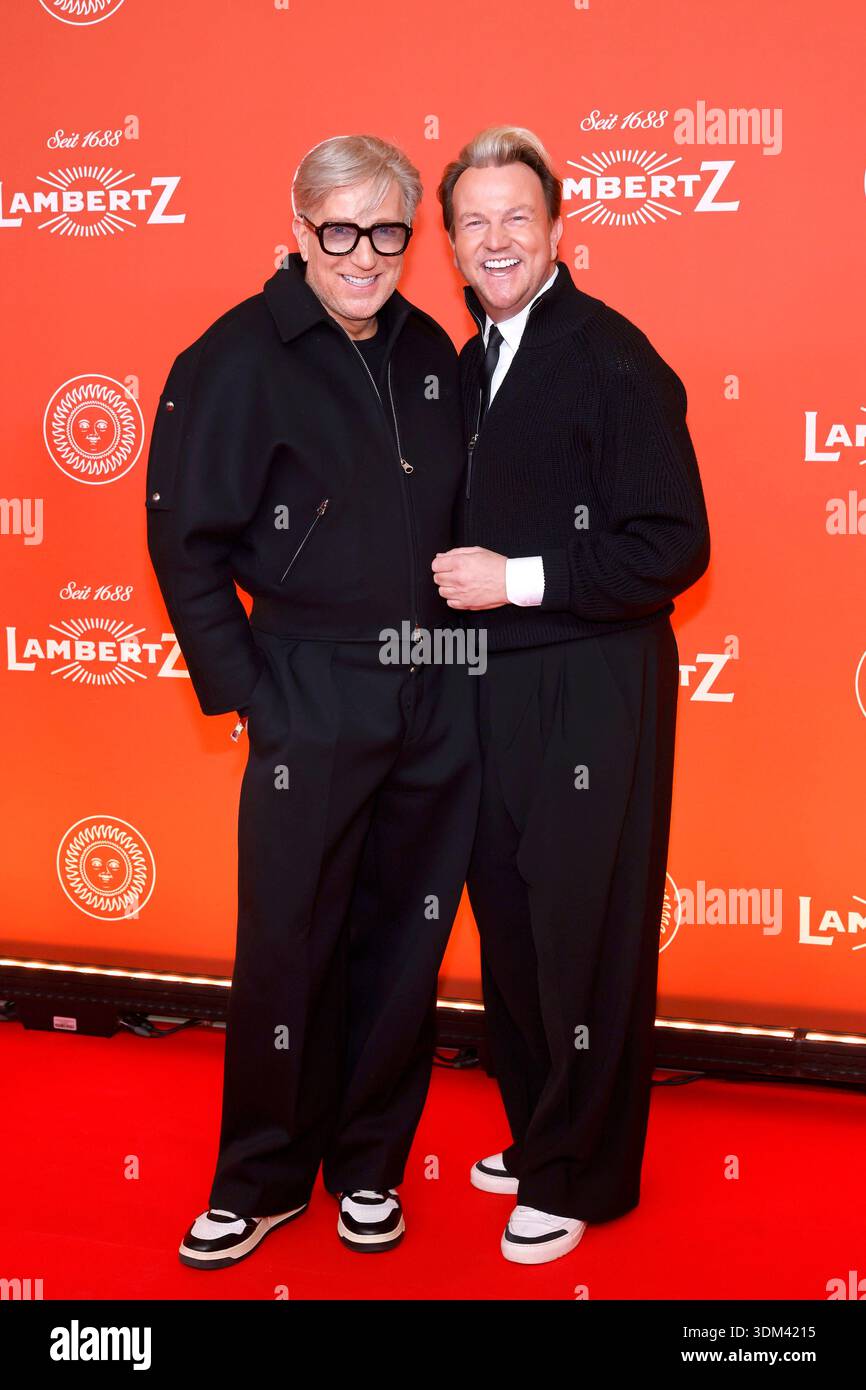 Modedesigner Thomas Rath und sein Ehemann Sandro Rath bei der 25 ...