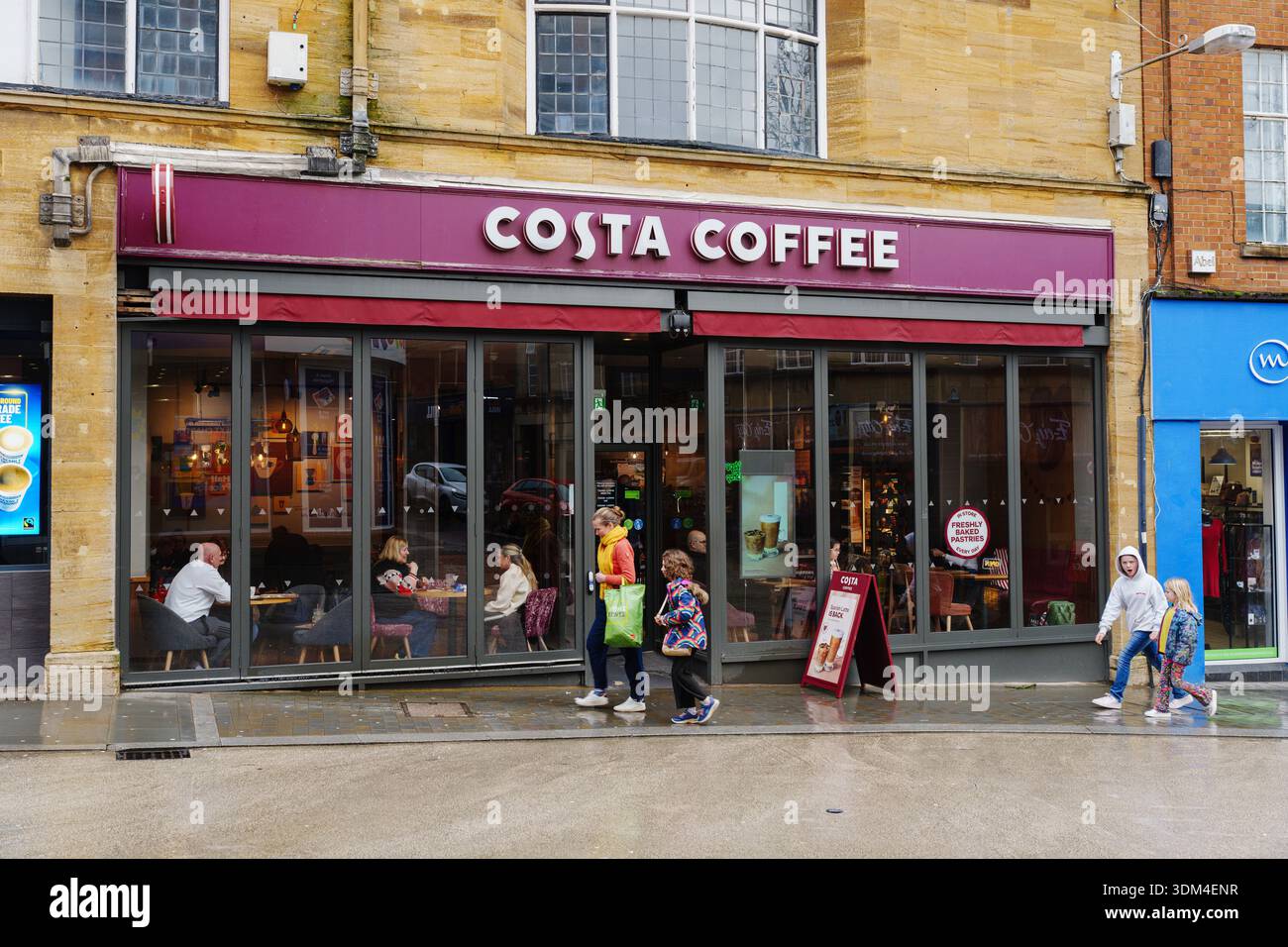 Costa Coffee Exterior Stock Photo - Alamy