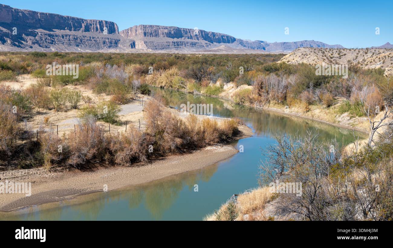 Rio Grande River marking the border between Texas and Mexico in Big ...