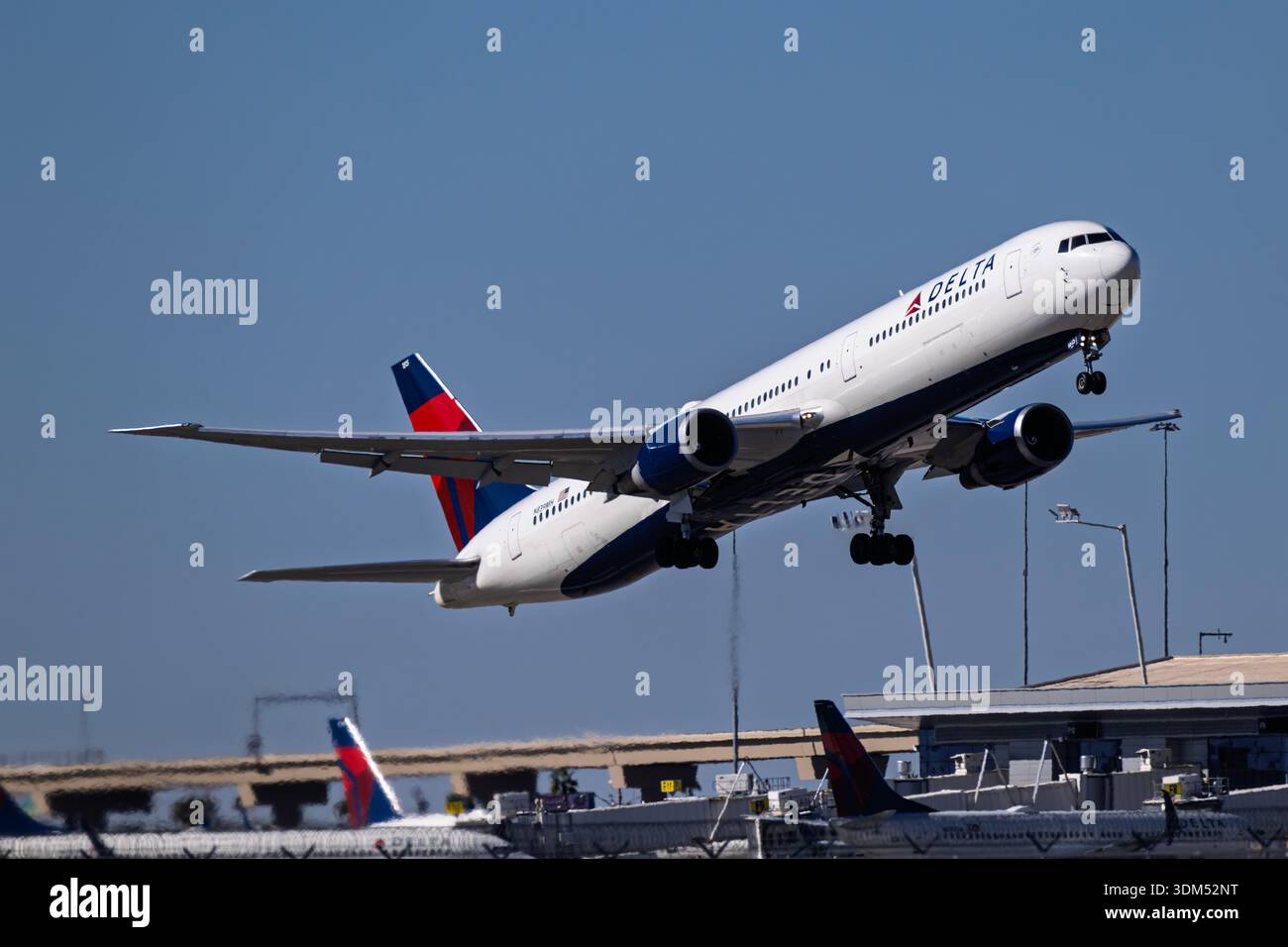 Boeing 767 400 hi-res stock photography and images - Alamy