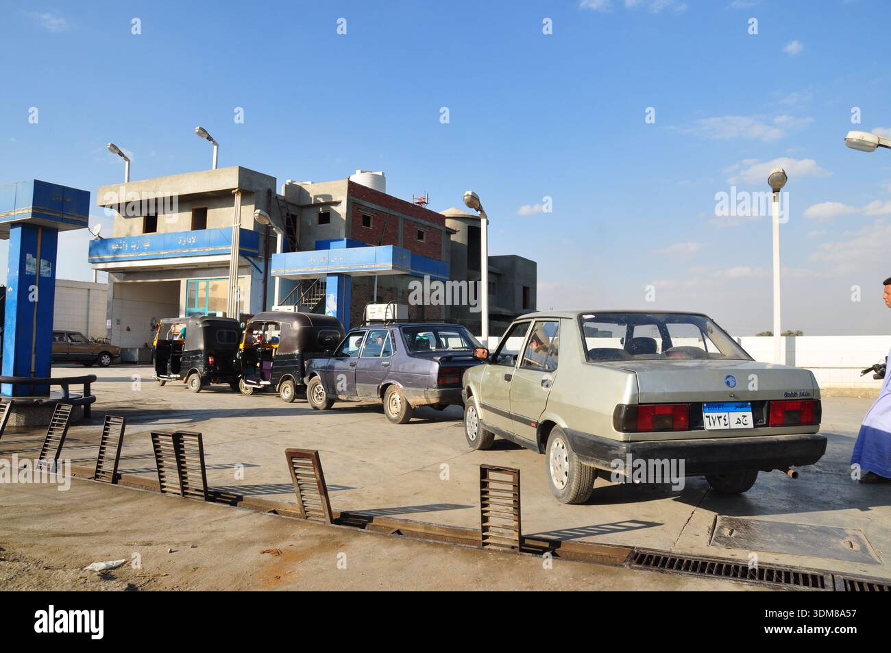 Roadside fuel queue hi-res stock photography and images - Alamy