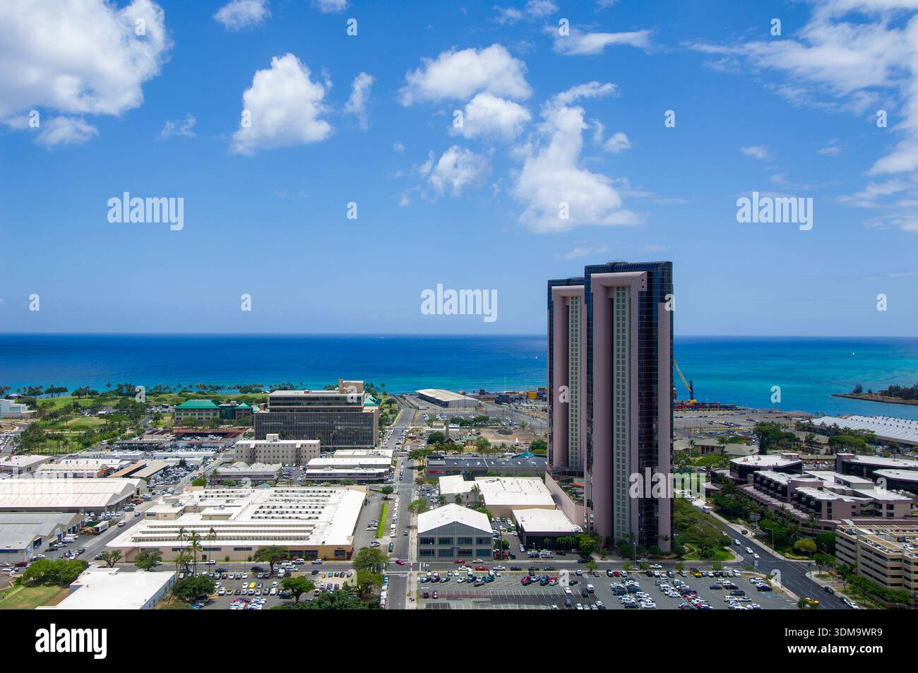 Skyline honolulu residential towers hi-res stock photography and images ...