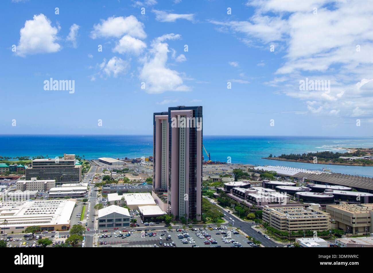 Skyline honolulu residential towers hi-res stock photography and images ...