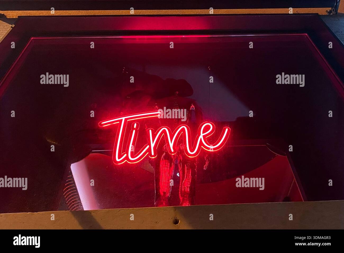 Times Sign Red Displaying red lights hi-res stock photography and images - Alamy