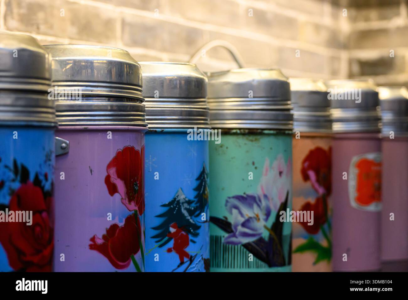 Old kitchen 1980s hi-res stock photography and images - Alamy