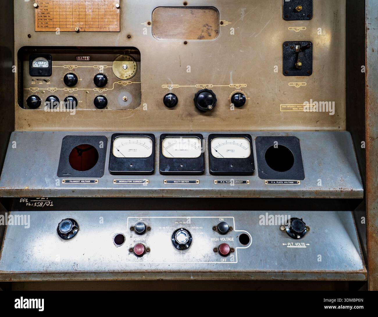 Analog electrical monitoring instrument hi-res stock photography and ...