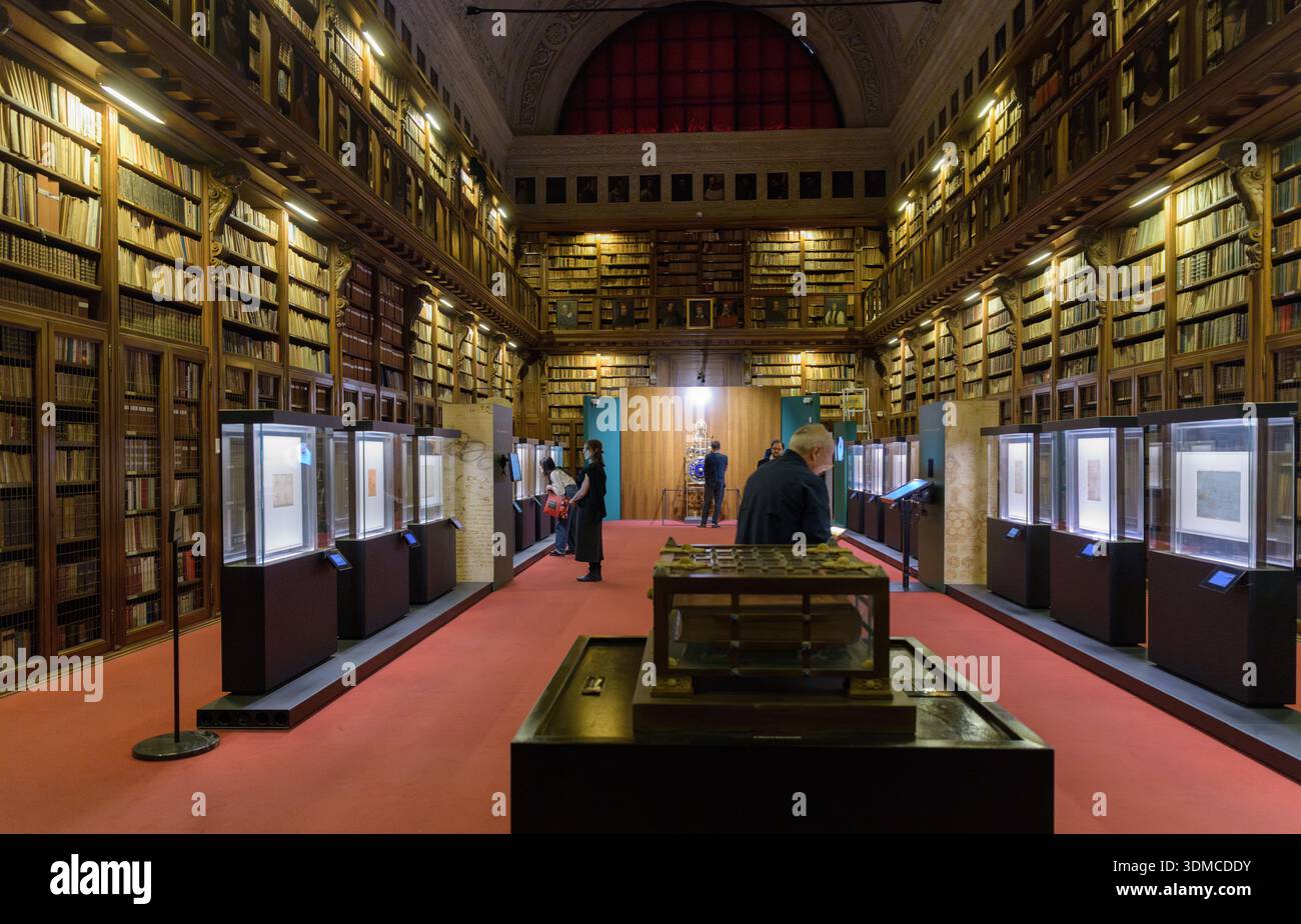 Library Milan Interior view of the Biblioteca Ambrosiana, a historical library in ...