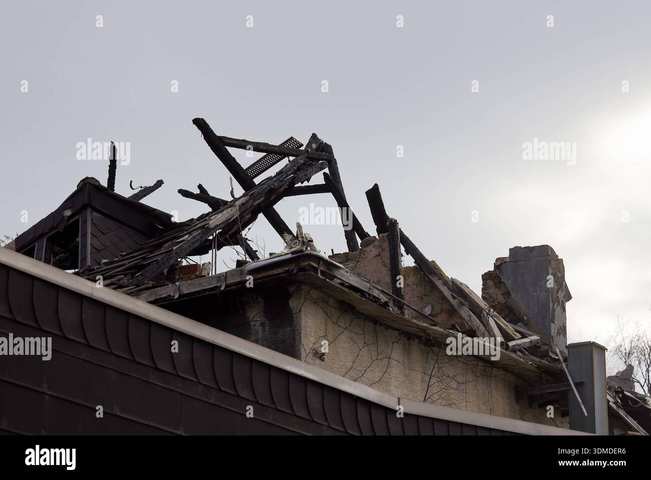 02.02.2026, Deutschland, NRW, Immobilien, Brände, Brand-Ruine in ...