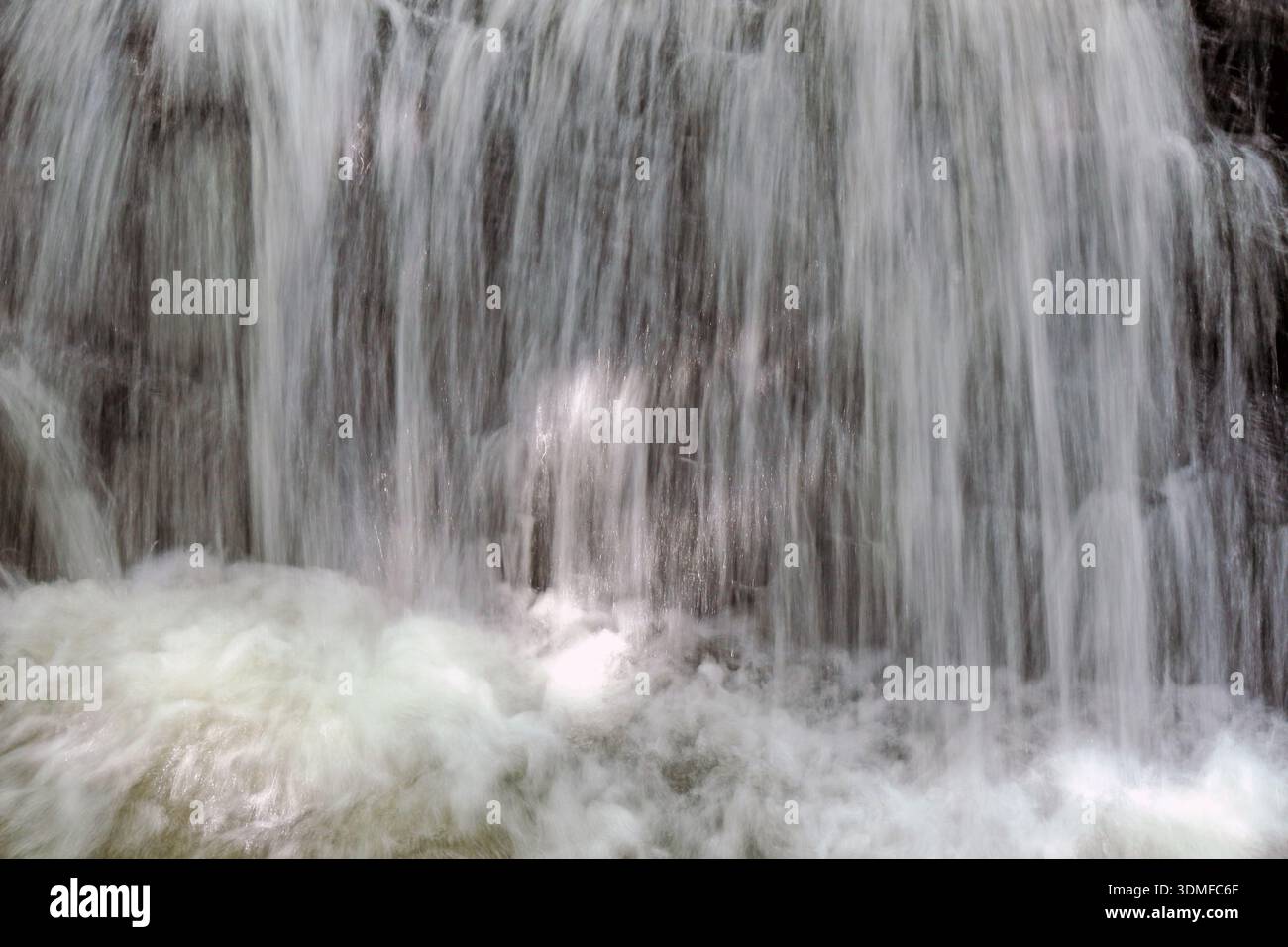 Natural Fluidity: The Organic Motion of Falling Water and Mist Stock Photo