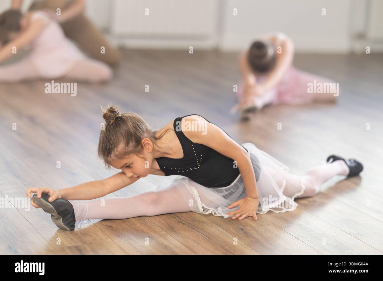 Kids Exercise Split Group children sit on floor hi-res stock photography and images - Alamy