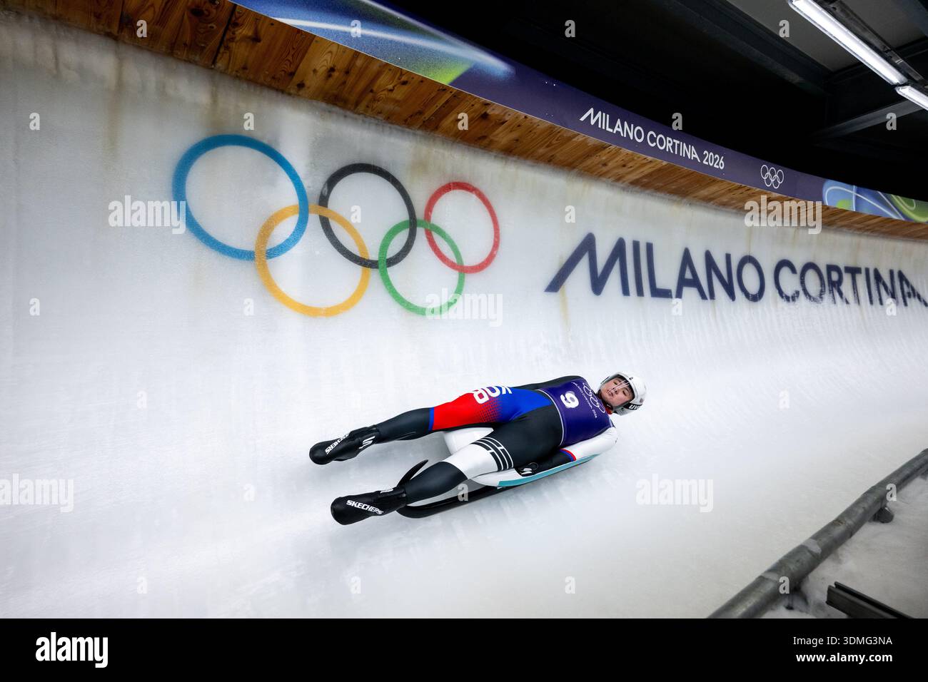 Milano Ringen JUNG Hyesun (Suedkorea) vor olympischen Ringen, ITA, Olympische Spiele ...