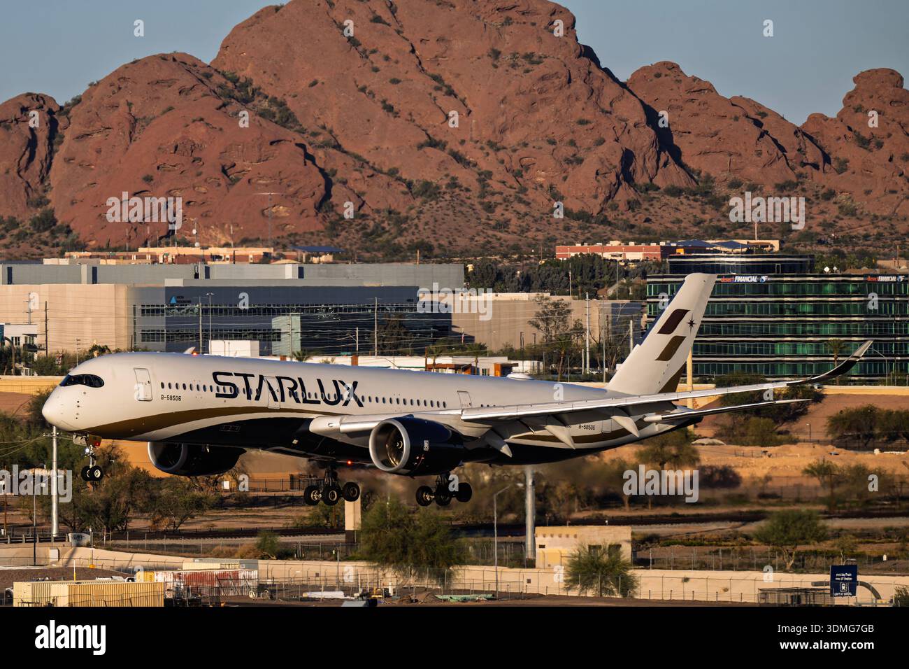 Starlux a350 900 hi-res stock photography and images - Alamy