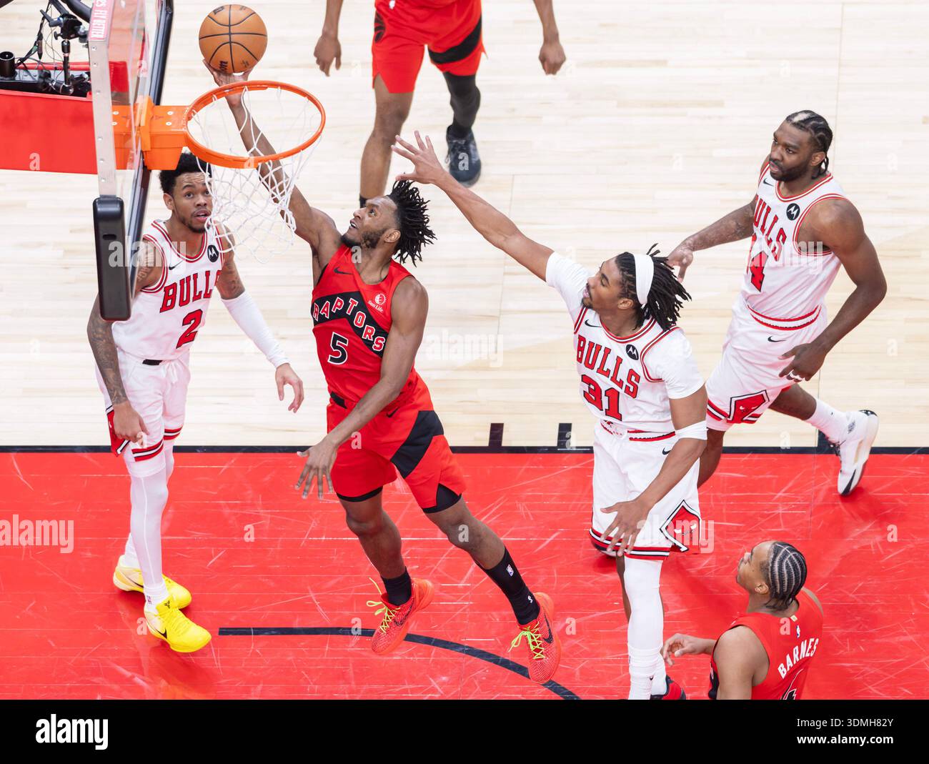(260206) -- TORONTO, Feb. 6, 2026 (Xinhua) -- Immanuel Quickley (2nd L ...