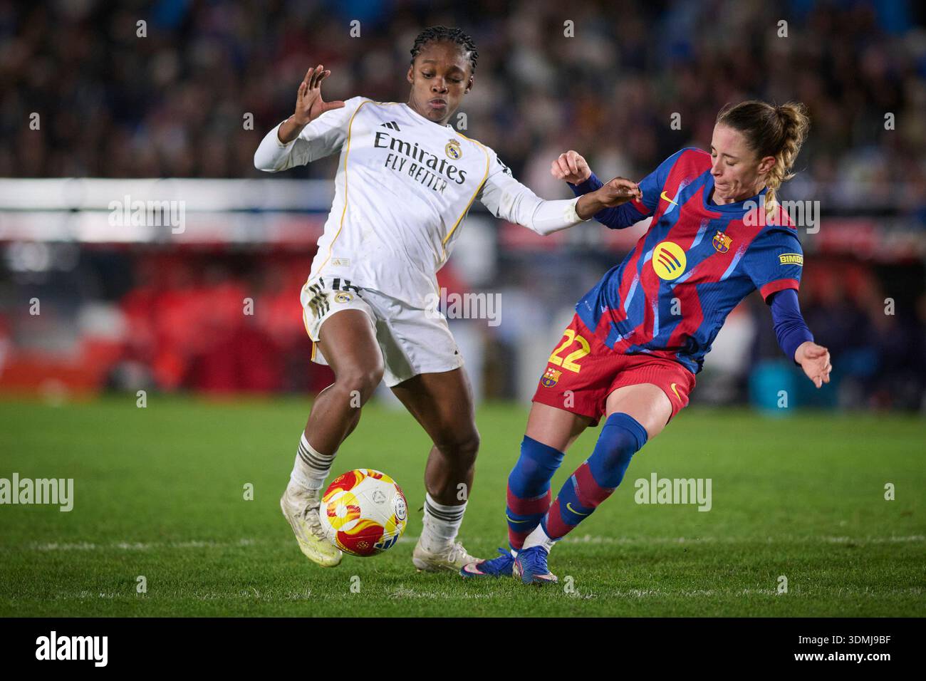 Real Madrid CF’s Linda Caicedo (L) and FC Barcelona’s Ona Batlle ...