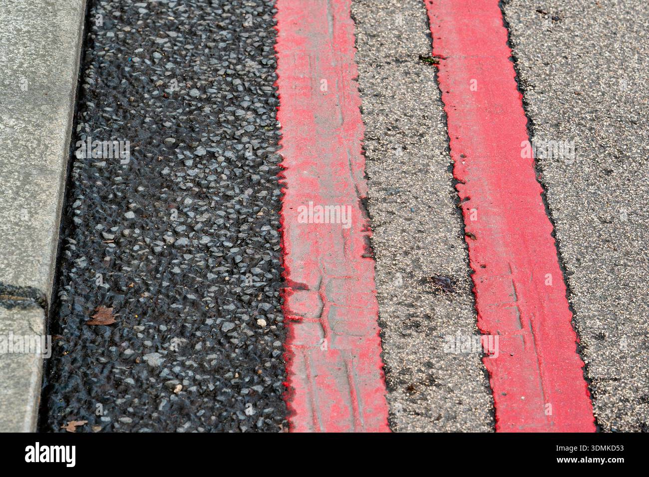 Red lines hi-res stock photography and images - Alamy