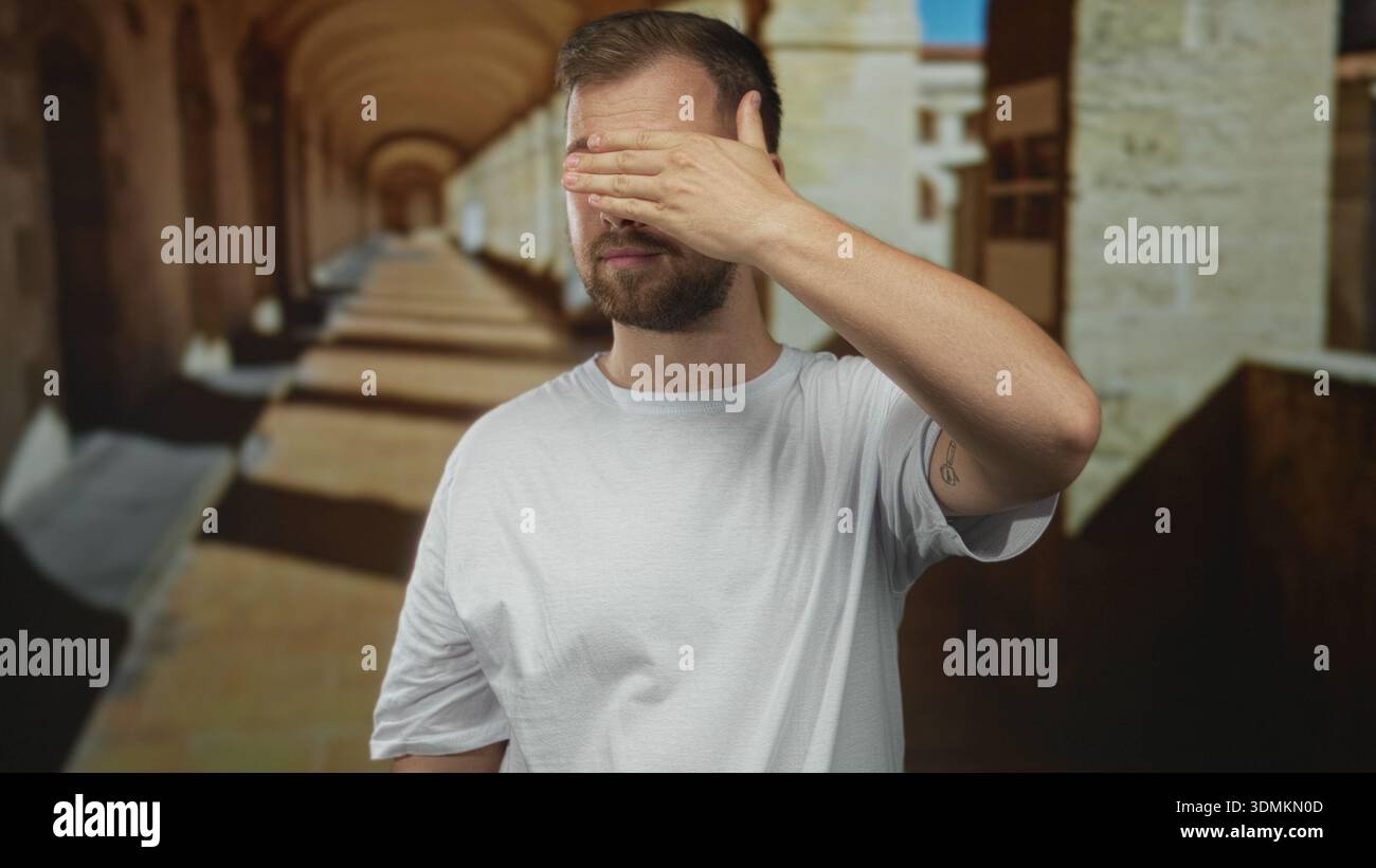 Man hand covering right eye hi-res stock photography and images - Alamy