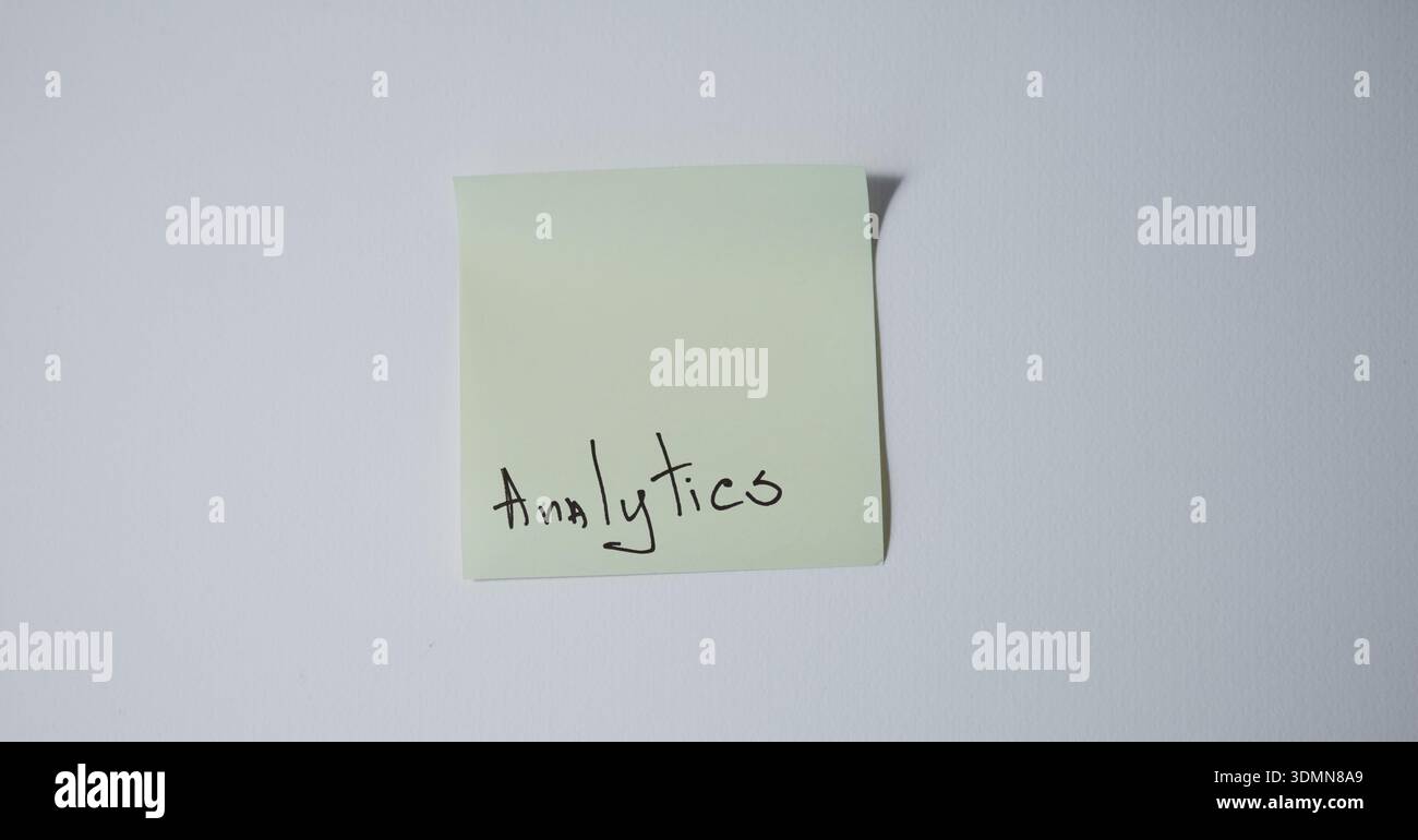 "Analytics" Handwritten on Green Sticky Note 鈥 Data Analysis and Business Intelligence Concept Stock Photo
