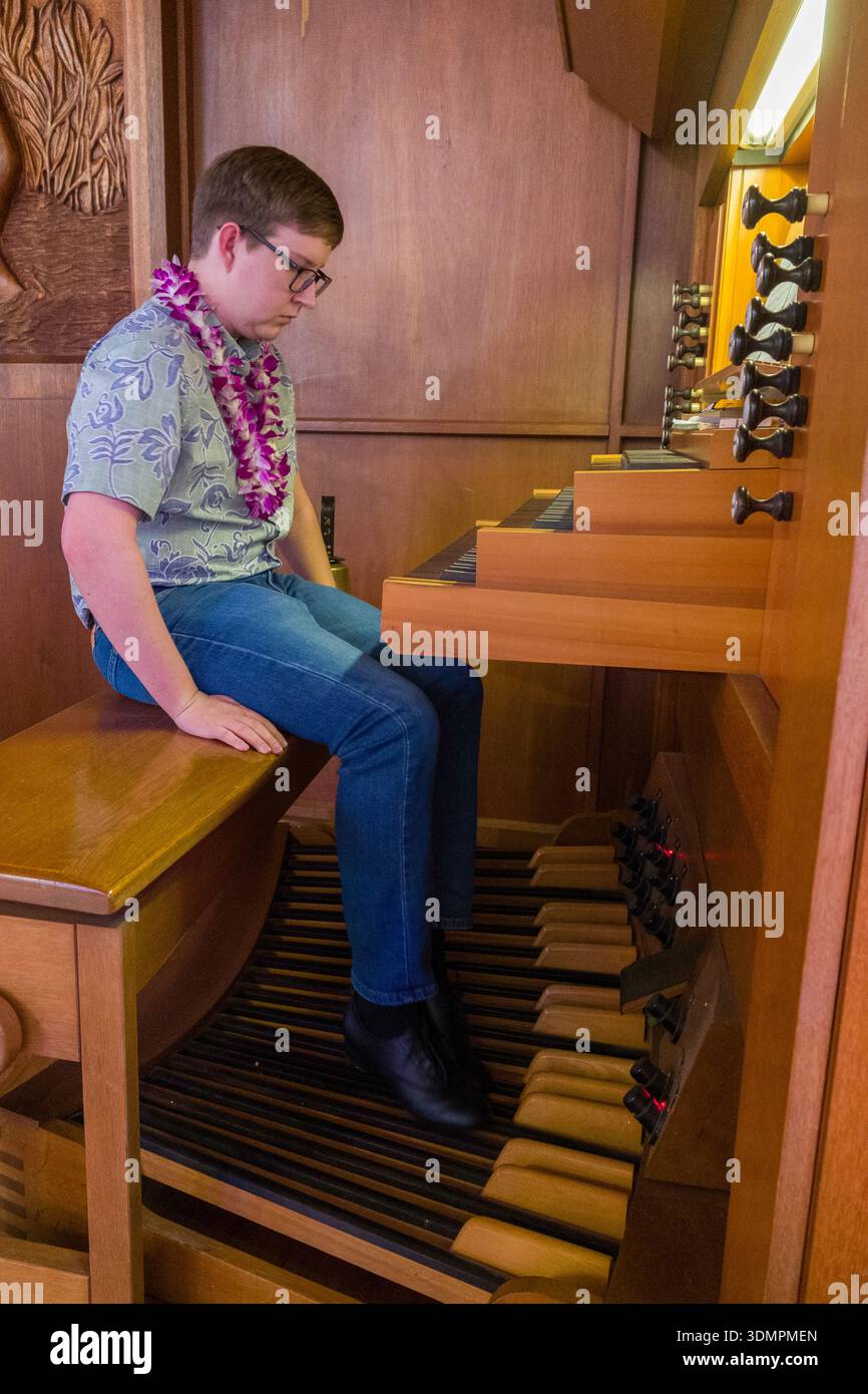 Congregational singing practice hi-res stock photography and images - Alamy