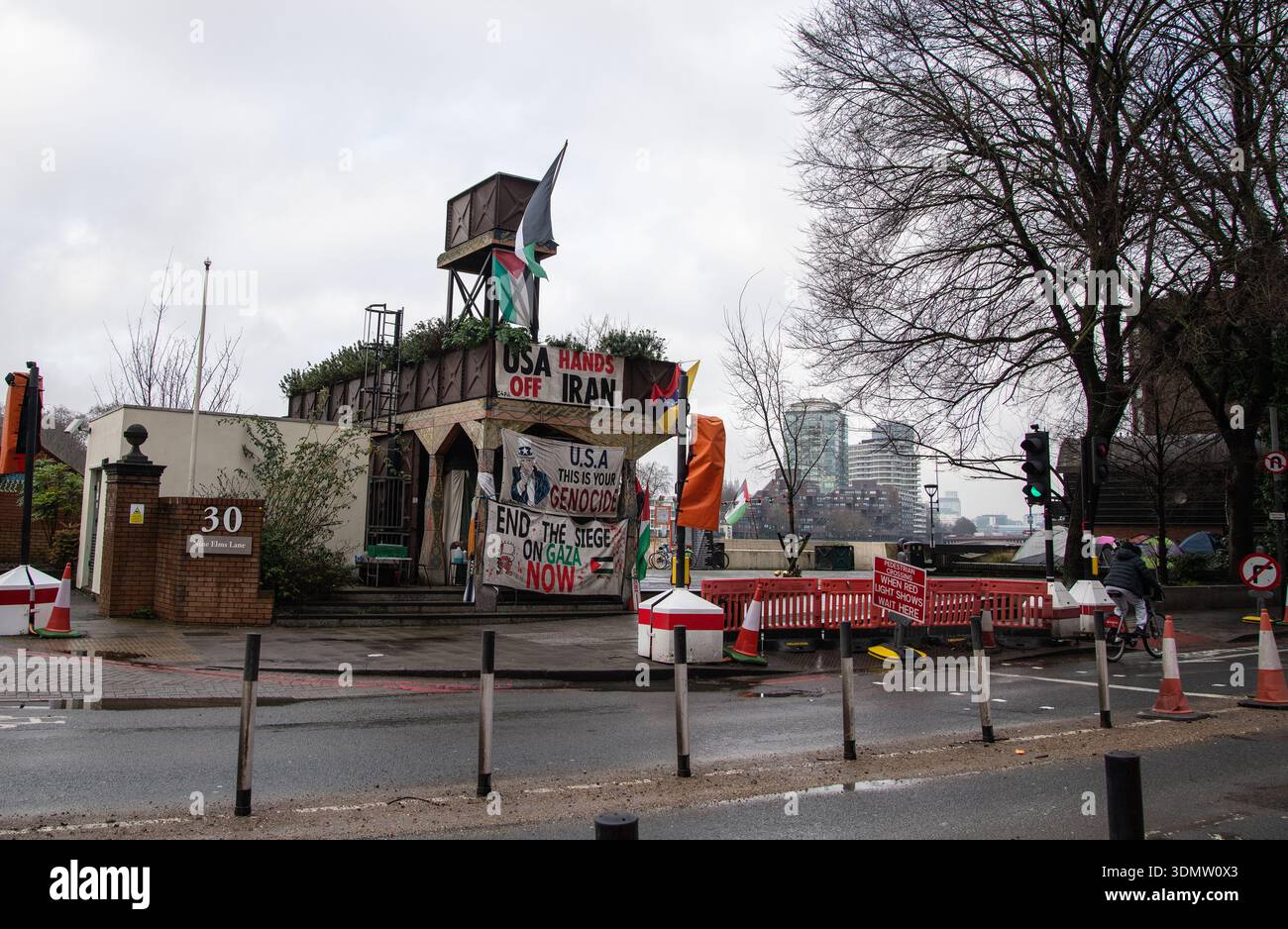 Static pro-Palestinian protest with banners and flags displayed opposite the United States Embassy in Nine Elms, London, highlighting political activi Stock Photo
