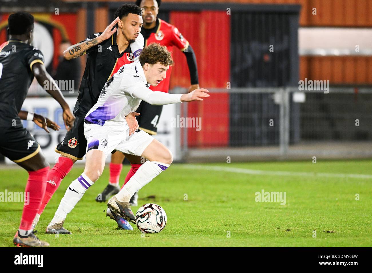 Seraing's Edouard Soumah-Abbad and RSCA Futures' Alexander de Ridder ...