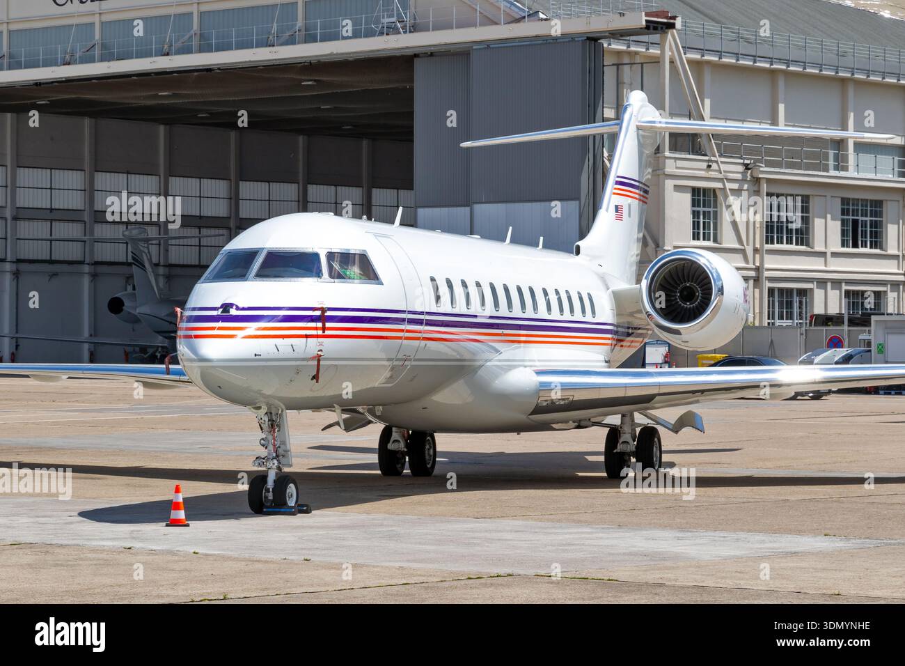 Bombardier global 6500 jet hi-res stock photography and images - Alamy