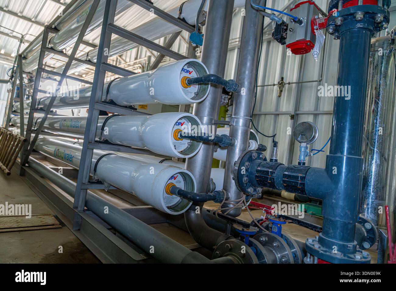Industrial reverse osmosis water treatment system with membrane ...
