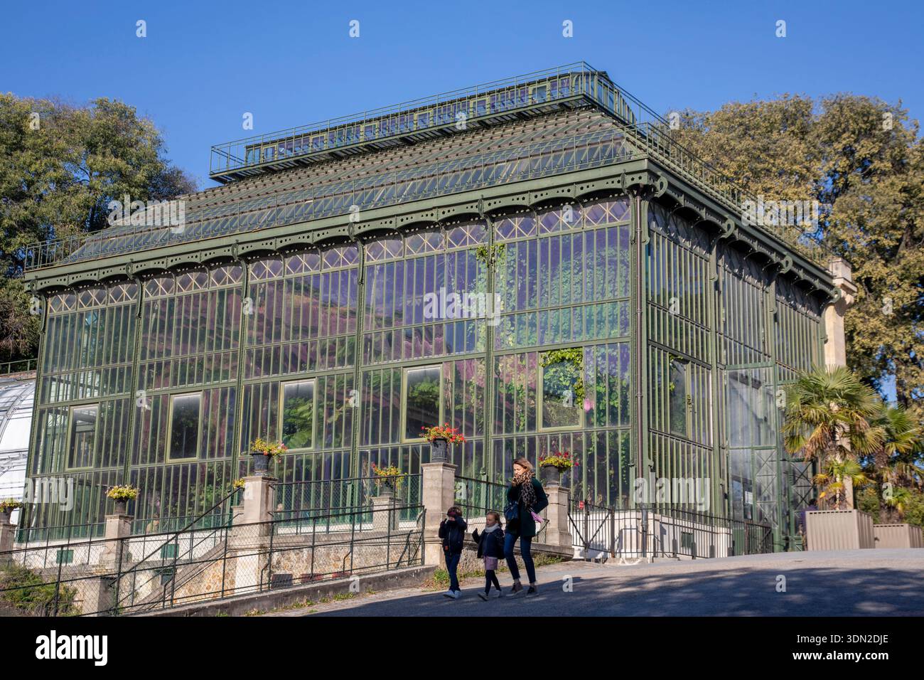France, Paris - greenhouse in the Jardin des plantes or Garden of the  Plants. It's also known as the Jardin des plantes de Paris when  distinguished fr Stock Photo - Alamy