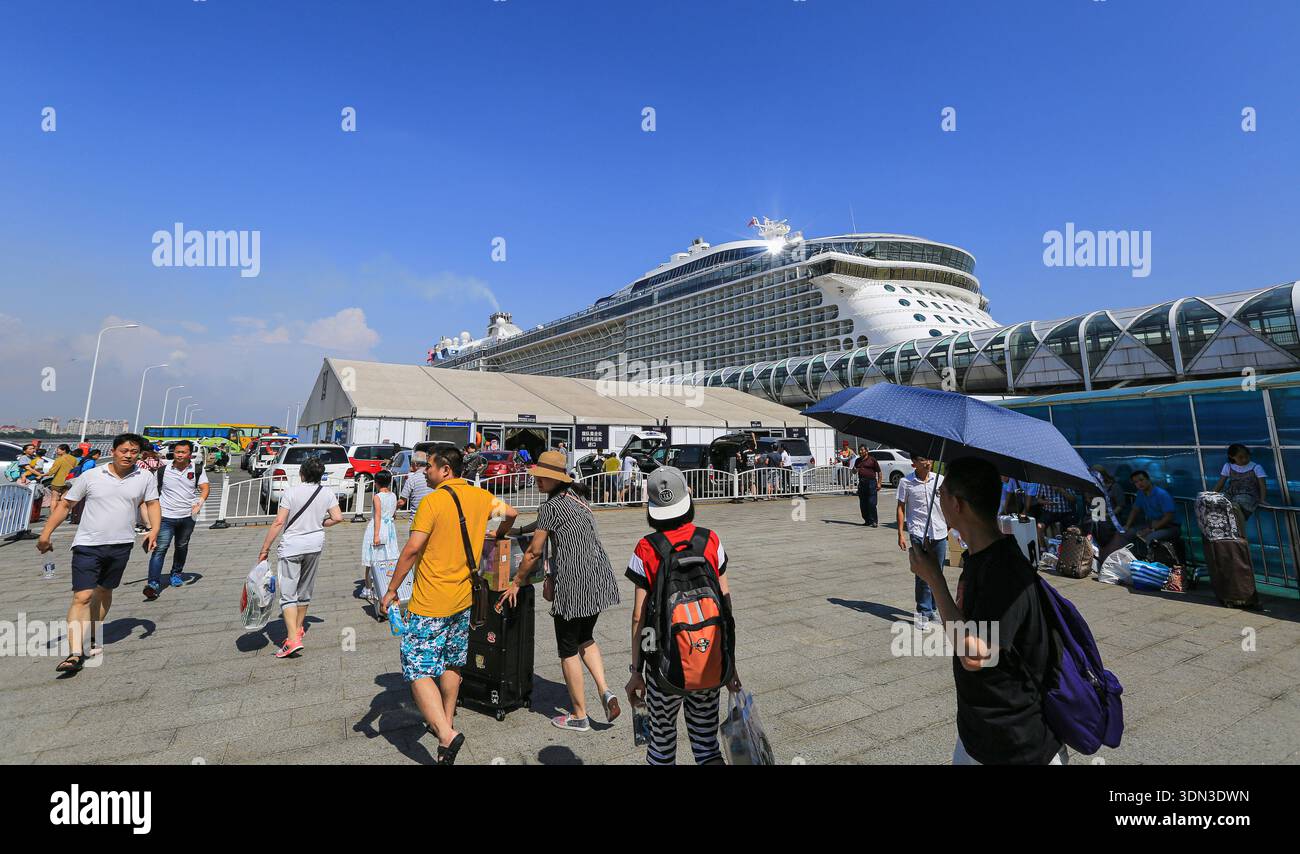 Has docked in shanghai shanghai hi-res stock photography and images - Alamy