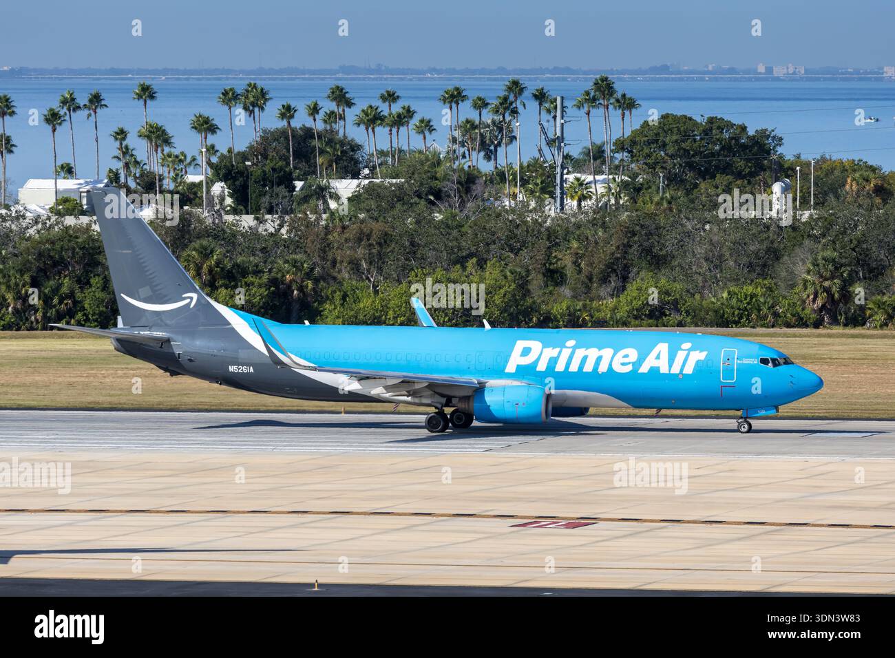 Tampa, United States - November 7, 2025: Prime Air von Amazon Boeing ...