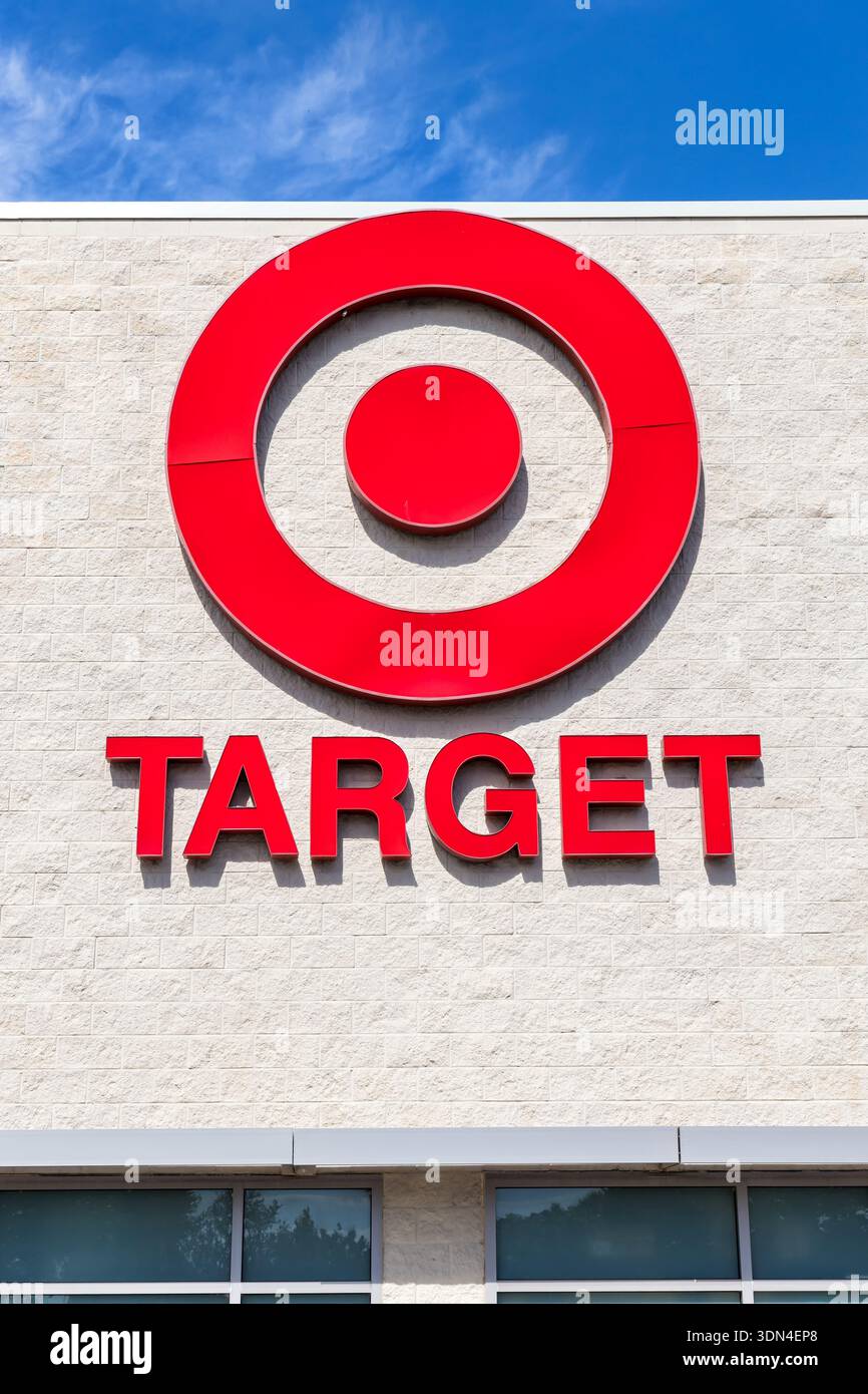 Target Store Sign Printable Target shop logo hi-res stock photography and images - Alamy