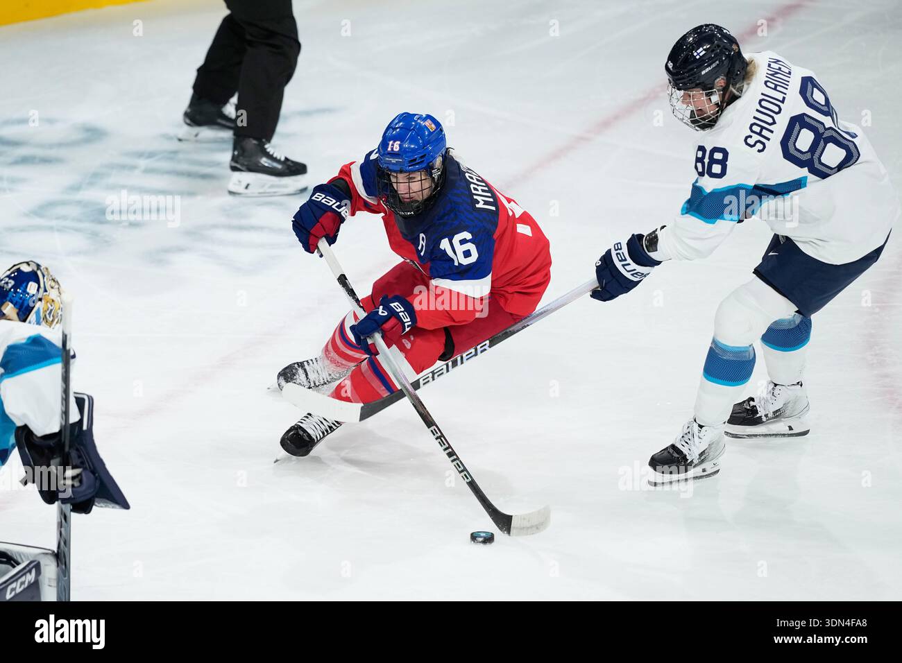 finland-s-ronja-savolainen-right-challenges-czechia-s-katerina
