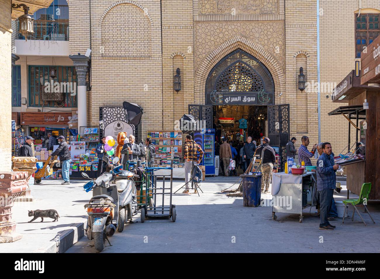 Old baghdad bazaar iraq hi-res stock photography and images - Alamy