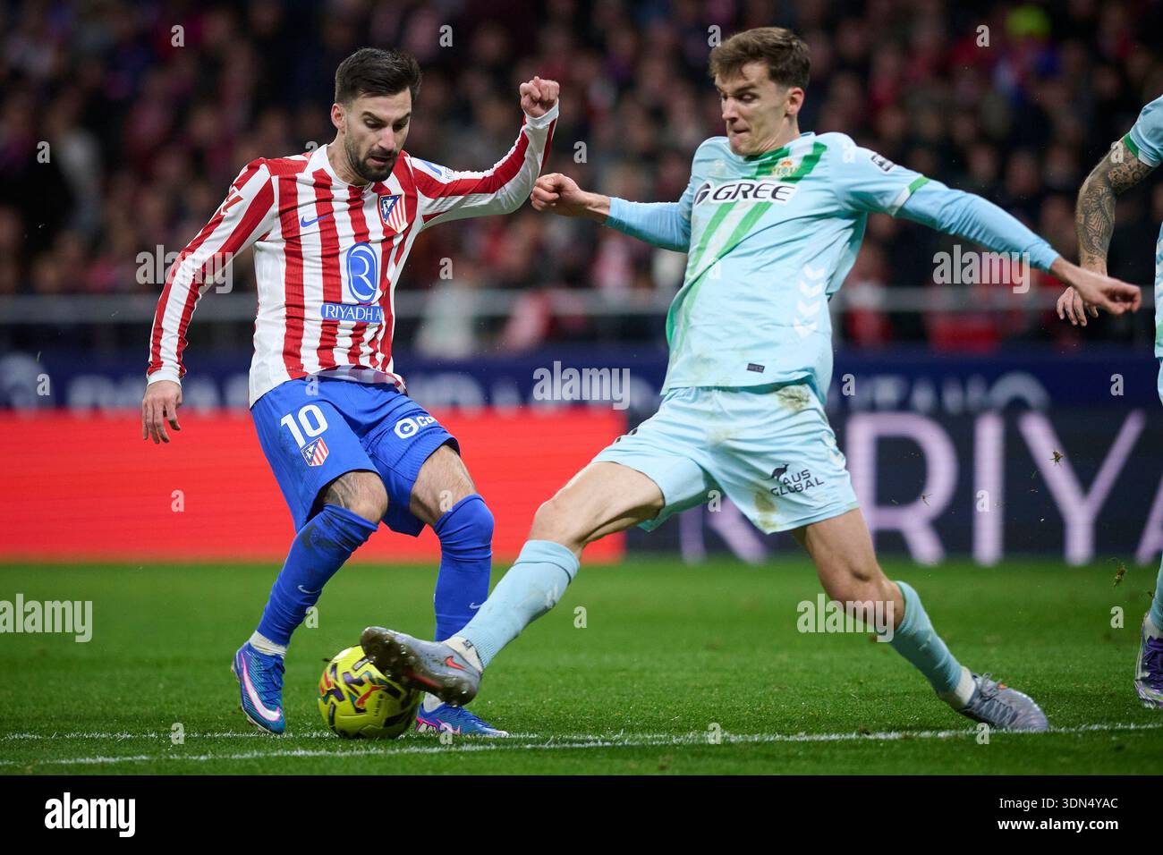 Atletico de Madrid's Alex Baena (L) and Real Betis Balompie's Diego ...