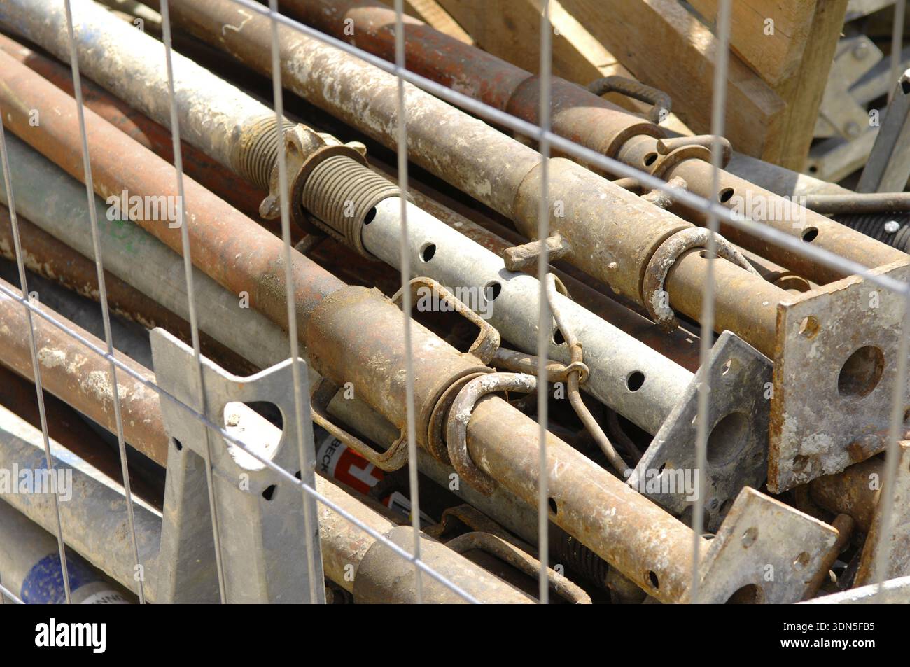Floor supports steel columns hi-res stock photography and images - Alamy