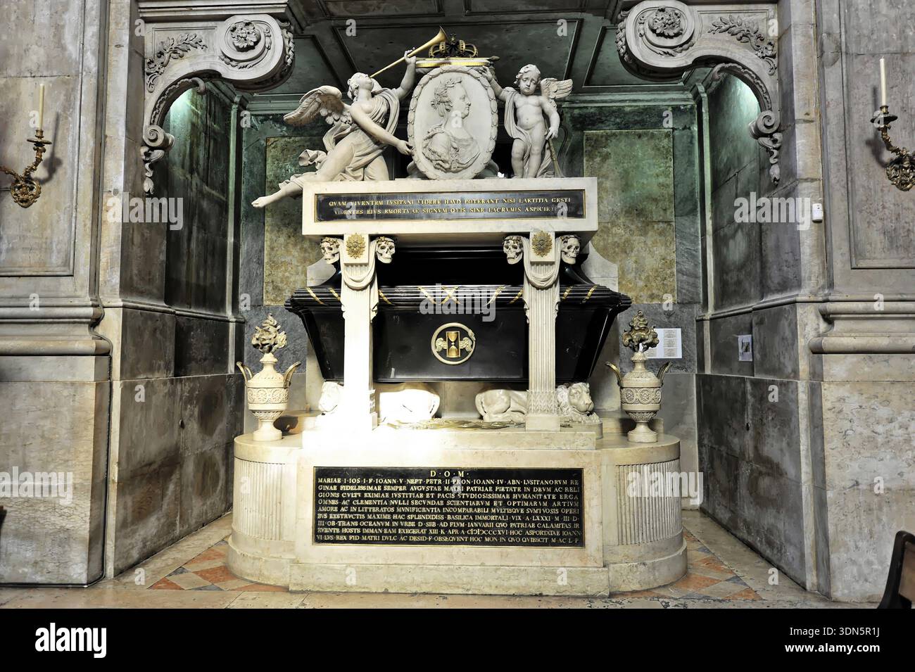 Basilica da Estrela consecrated in 1790, tomb of Queen Maria I, Lisbon ...