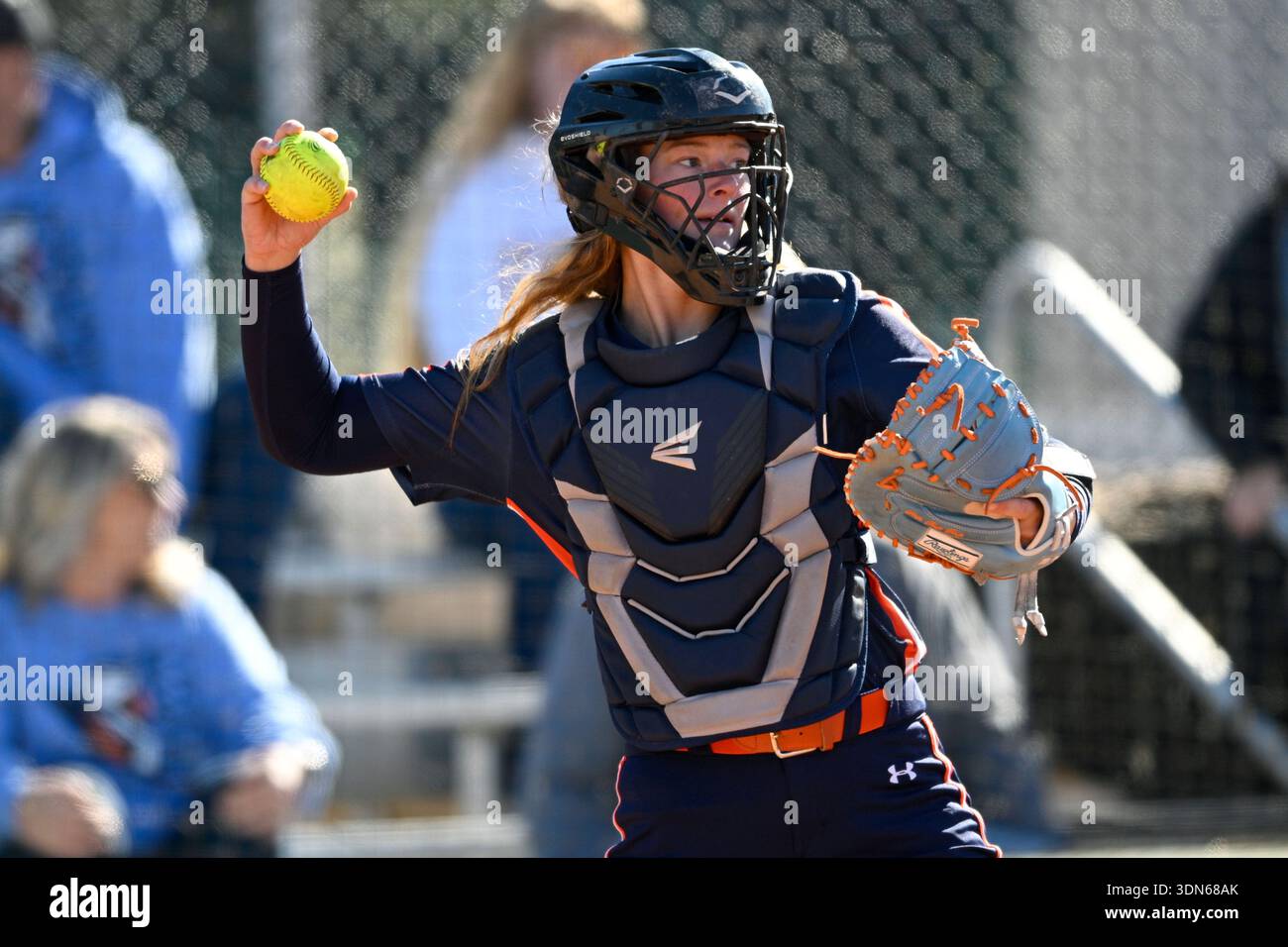 UT Martin catcher Avary Makarewicz (17) throws during an NCAA softball ...
