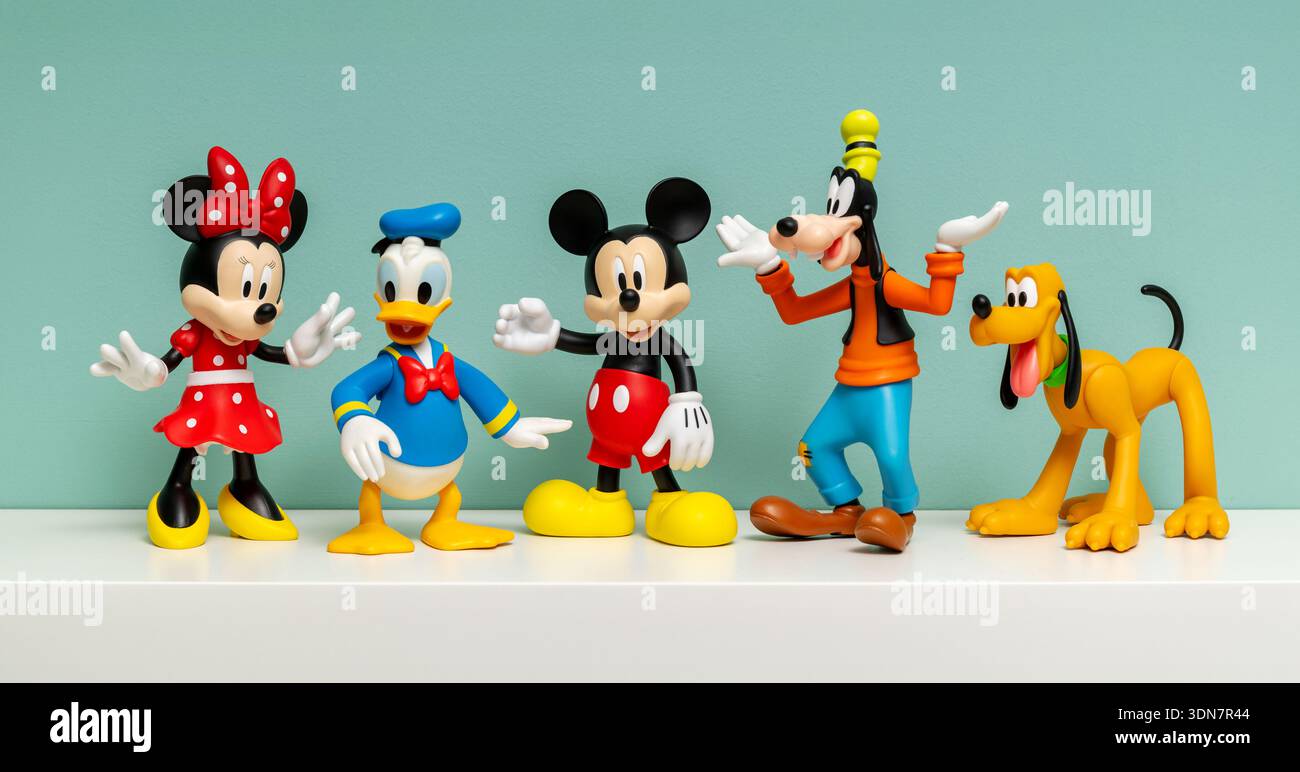 Walt Disney’s Animated Characters ディズニー Walt Disney Animation Studios - online puzzles on ePuzzle