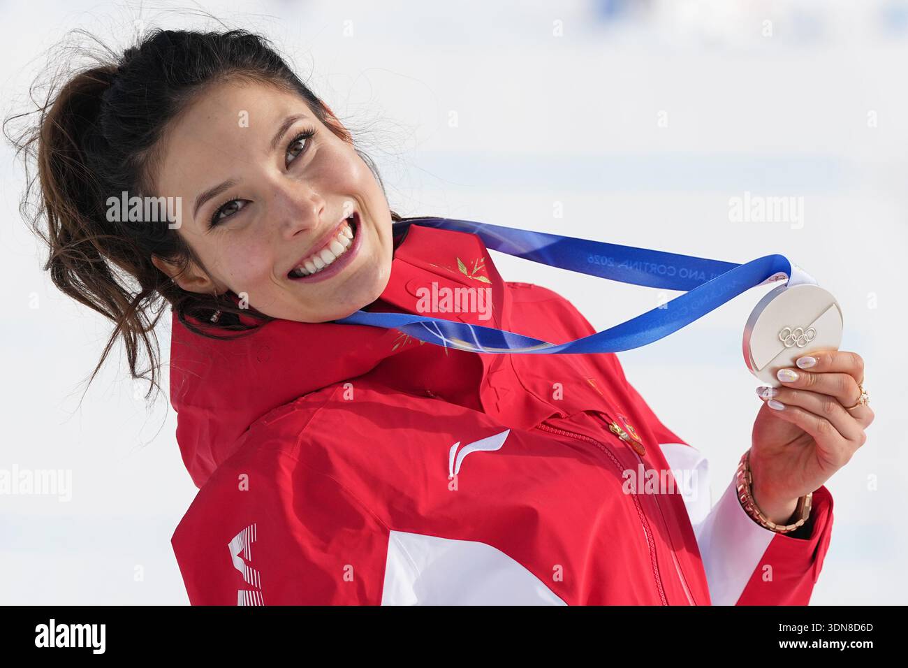 China's Eileen Gu poses with her silver medal after the women's ...