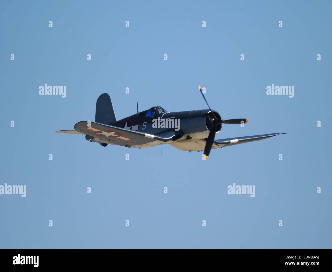 Aircraft Inverted Vought f4u corsair fighter aircraft hi-res stock photography and images ...