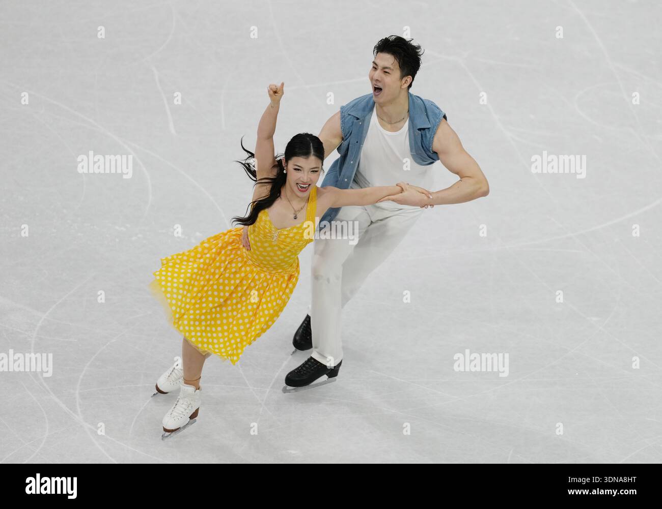 (260209) -- MILAN, Feb. 9, 2026 (Xinhua) -- Wang Shiyue (L)/Liu Xinyu ...