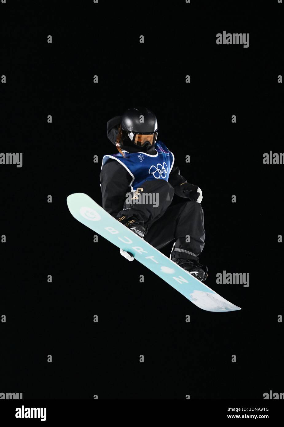 (260209) -- LIVIGNO, Feb. 9, 2026 (Xinhua) -- Zhang Xiaonan of China ...