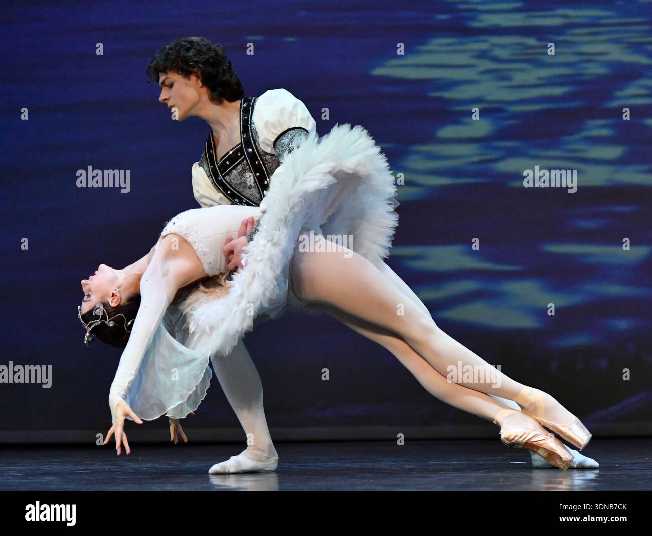 Odette odile hi-res stock photography and images - Alamy