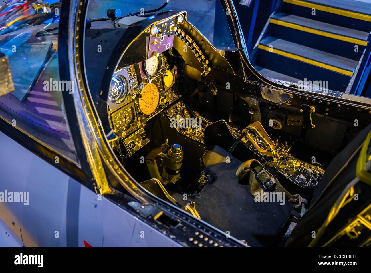 Vintage cockpit hardware hi-res stock photography and images - Alamy