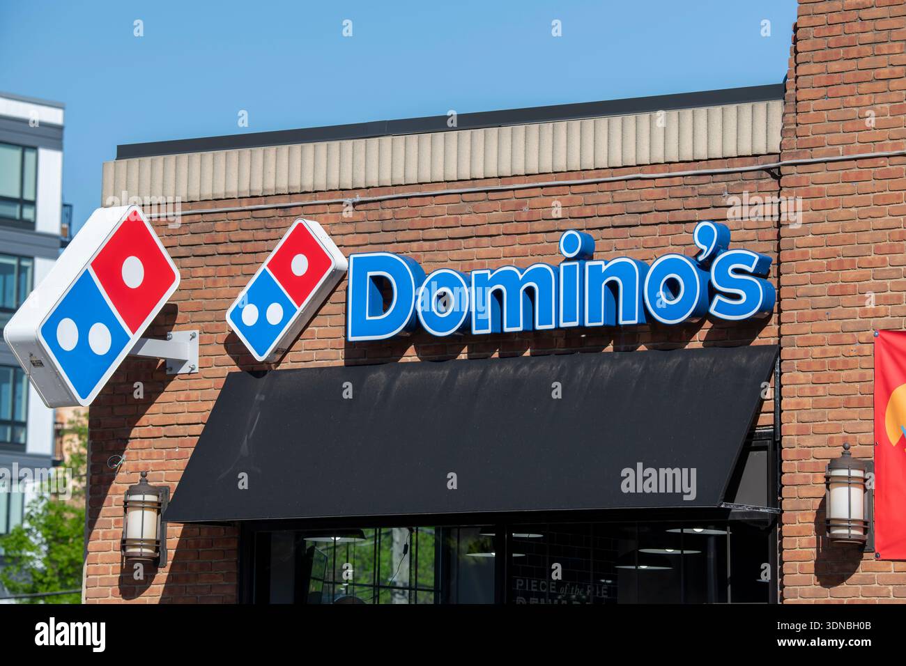 Dominos pizza sign usa hi-res stock photography and images - Alamy