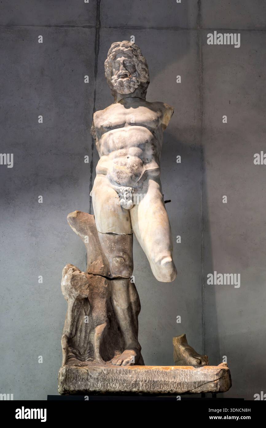 Roman statue in arles france hi-res stock photography and images