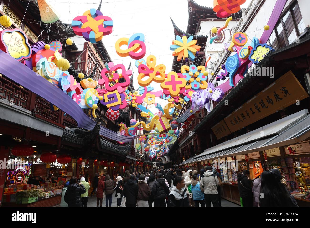 Visitors tour the Yuyuan Garden Lantern Festival in Shanghai, China, 7 ...