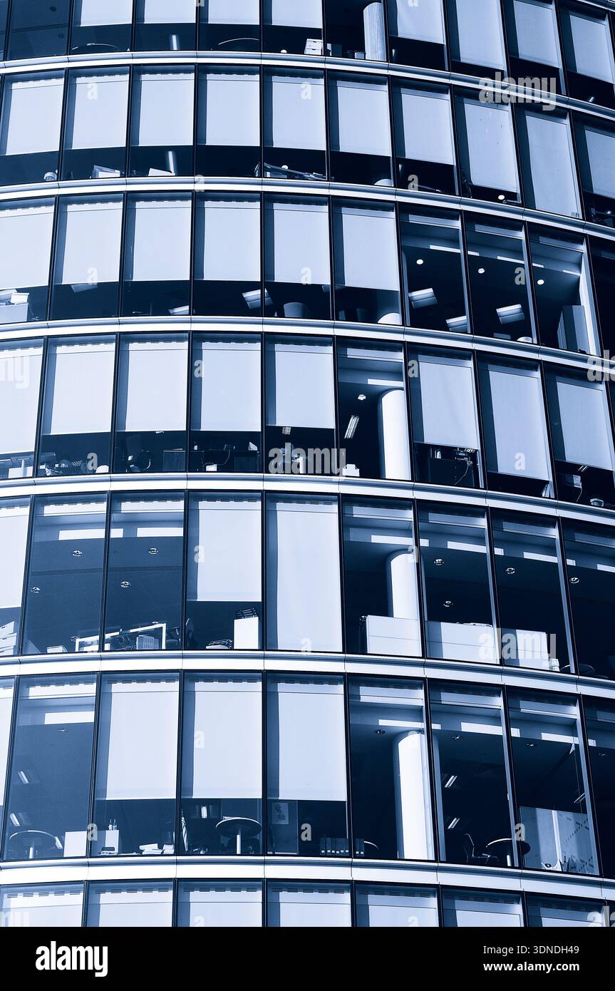 Windows Blockcomb Office block windows Stock Photo - Alamy