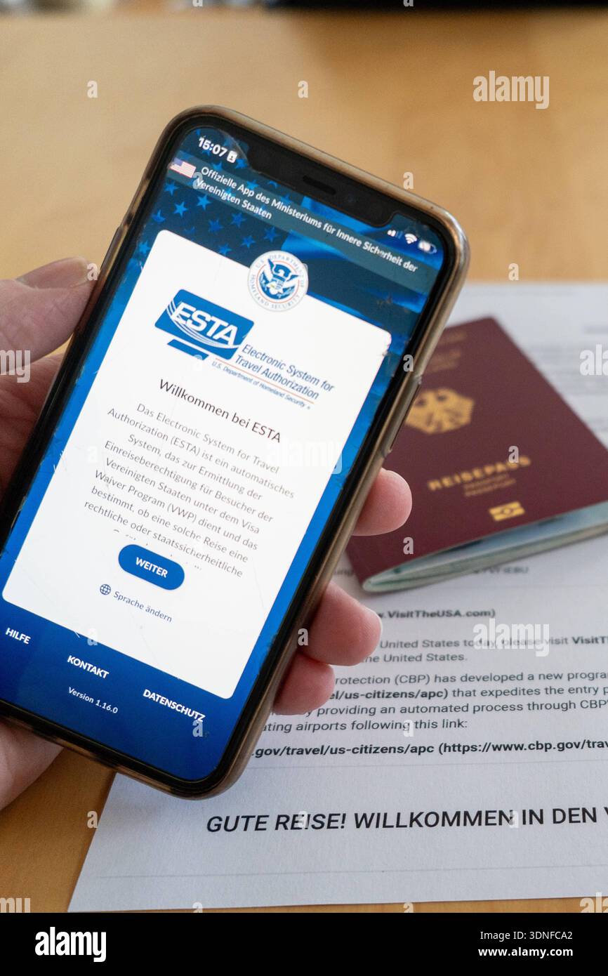 ESTA-Visa-2026 Smartphone mit geöffneter ESTA-App Reisepass und ESTA ...