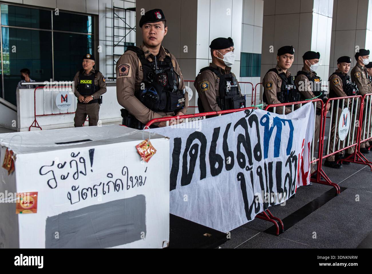 Police officers stand on guard outside the Election Commission ...